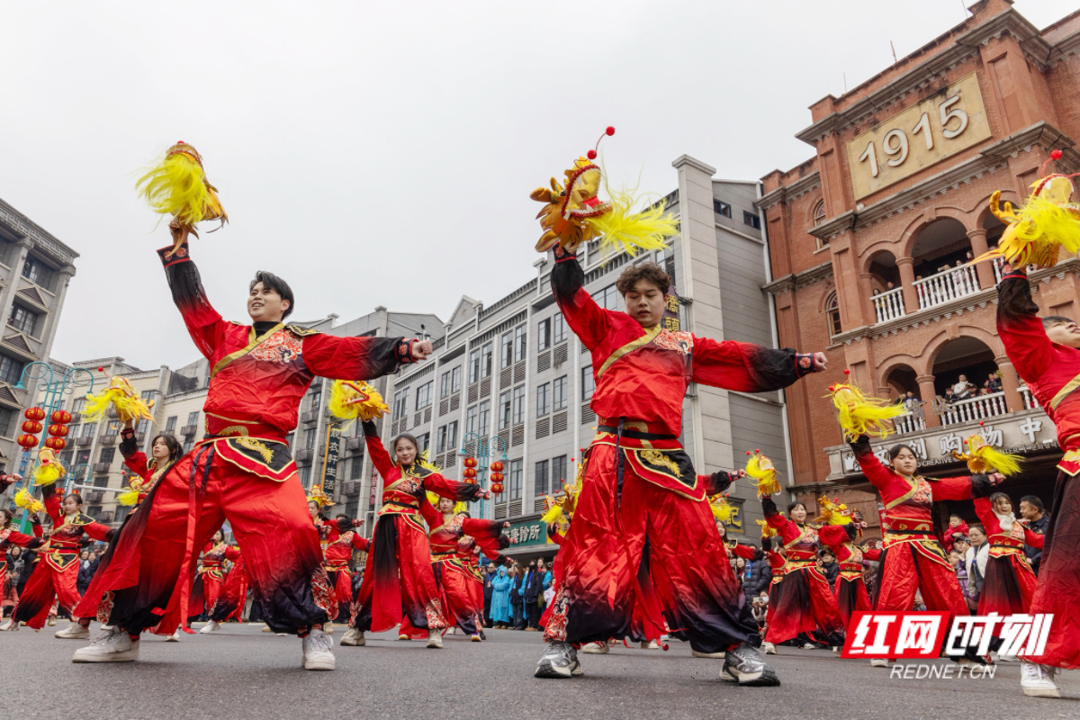 春节观文旅③｜这里的年味“热辣滚烫”2295万人次大年初一游湖南(图1)